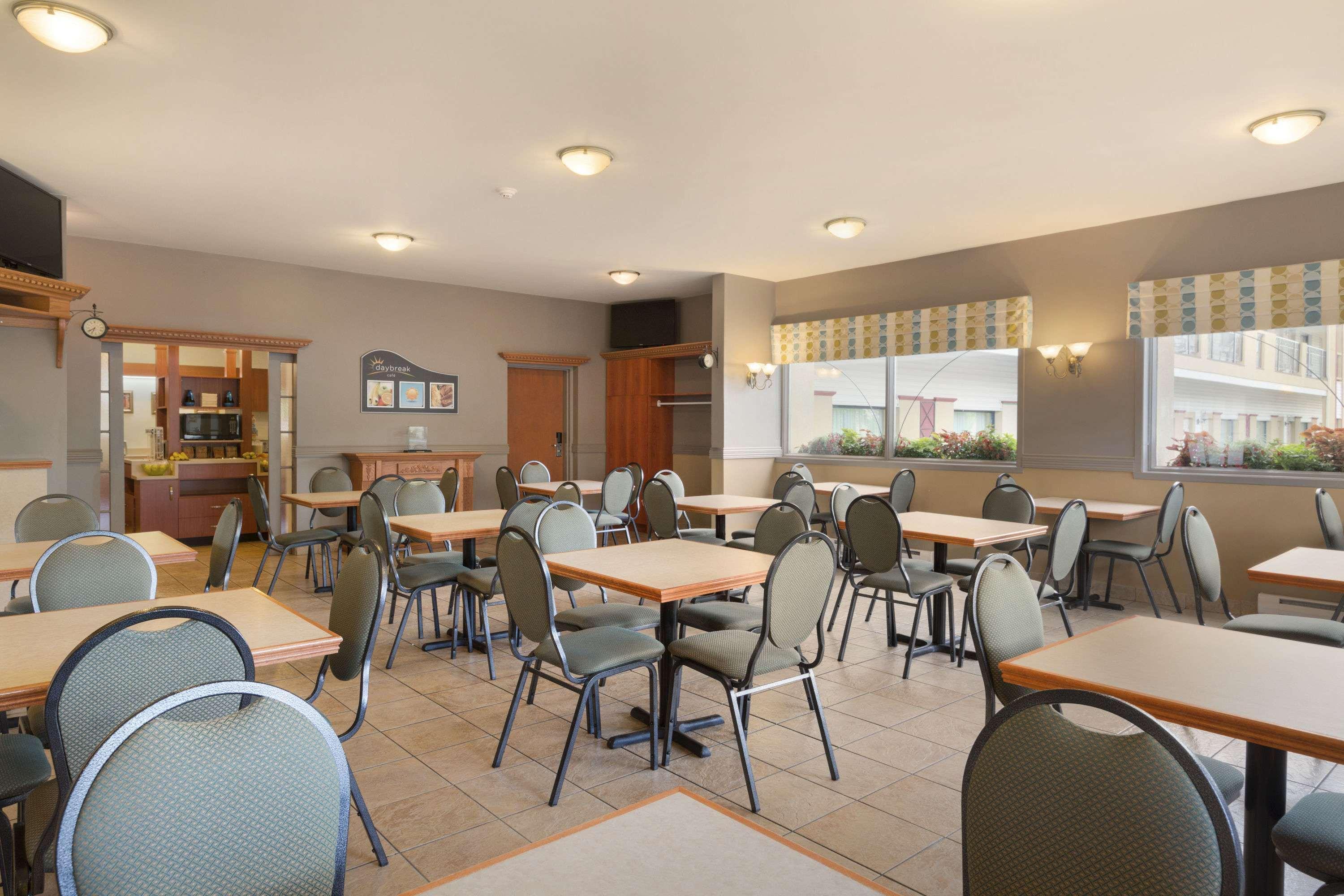 Days Inn By Wyndham Rivière-du-Loup Eksteriør bilde